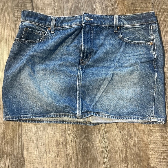 Old Navy Blue Denim Mini Skirt - Picture 1 of 3